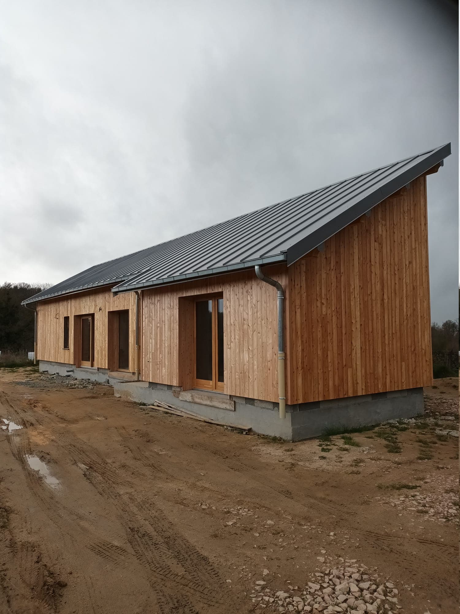 Maison ossature bois, charpente apparente — ossature bois, Le Mayet-de-Montagne (03)